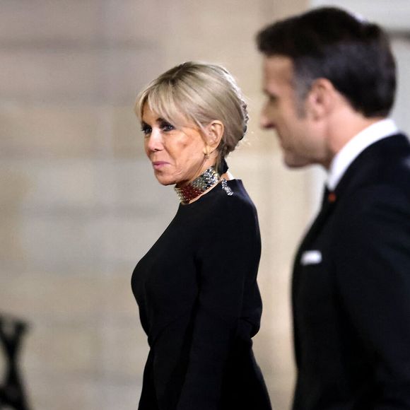 Brigitte Macron et Emmanuel Macron - Dîner d'Etat en l'honneur de Bola Tinubu, Président de la République fédérale du Nigéria et de sa femme Oluremi Tinubu  au Palais de l'Elysée à Paris le 28 Novembre 2024. © Dominique Jacovides/Bestimage