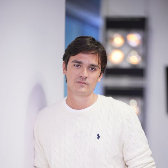 Alain-Fabien Delon, invité sur RTL, a décrit en détail la dégradation cognitive de son père, affirmant qu’il présentait des signes de démence bien avant son AVC. 

Exclusif - Alain-Fabien Delon en backstage de de l'émission "C à Vous" à Paris, France. © Cyril Moreau/Bestimage