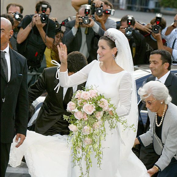 Une magnifique cérémonie célébrée à la basilique Sainte-Marie-des-Anges le 25 septembre 2003  

Clotilde Courau et son père - Mariage du prince Emmanuel-Philibert de Savoie et de Clotilde Courau à la basilique Sainte-Marie-des-Anges à Rome le 25 septembre 2003 © AGENCE / BESTIMAGE