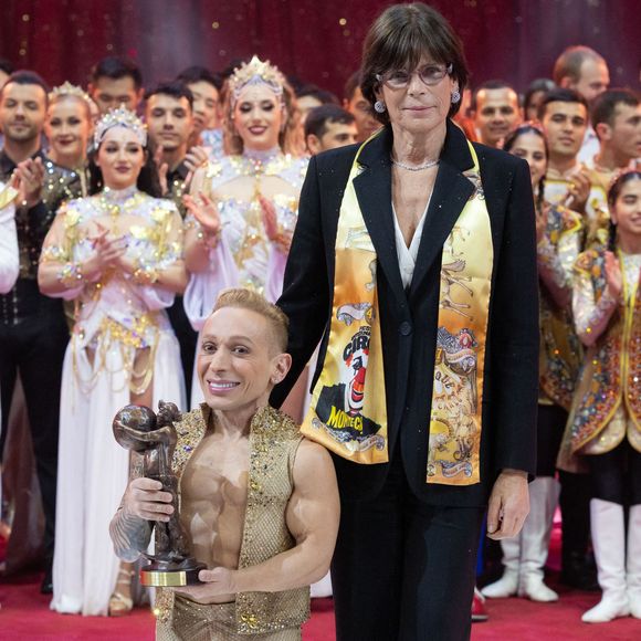 La Princesse Stéphanie de Monaco offre le « Clown de Bronze » à « Alan Silva » - Soirée de clôture du 47ème Festival International du Cirque de Monte-Carlo sous le chapiteau de Fontvieille à Monaco, le 21 janvier 2025. © Olivier Huitel / Pool Monaco / Bestimage