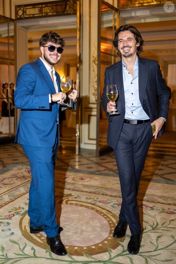 Enzo Castaldi et Antoine Flament à la soirée de lancement du parfum Forbidden Whisper de la maison HFC Paris à l'hôtel Meurice à Paris le 8 octobre 2025.

© Sébastien Frémont / Bestimage