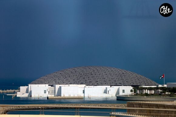 Au-delà du record financier, cette vente s’est révélée être une opération stratégique de rayonnement culturel pour les pays du Golfe, notamment le Louvre Abu Dhabi qui devait initialement l’exposer. 

Illustrations au musée du Louvre de Abou Dabi, Emirats Arabes Unis le 15 octobre 2019.

© Marc de Tienda / Panoramic / Bestimage