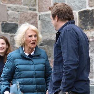 Elle était en Écosse ce 27 septembre 2025 pour soutenir son fils

Le 27 septembre 2025, la reine Camilla (Camilla Parker Bowles, reine consort d'Angleterre) assistait au festival littéraire de Braemar, où son fils Tom Parker Bowles était invité à prendre la parole. Photo : GOFF  / BESTIMAGE