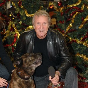 L'acteur Yves Renier assiste au 'Noël des animaux' organisé par la SPA (Association pour la Protection des Animaux) à l'Espace Champerret à Paris, France, le 1er décembre 2007. Photo de Giancarlo Gorassini/ABACAPRESS.COM