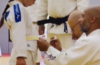 Et si elle a hérité de la génétique de ses deux parents, elle a ainsi une certaine détermination qui n'est pas sans rappeler celle de sa maman. 


Adriana Karembeu partage une vidéo de sa fille Nina, 6 ans, judokate déterminée