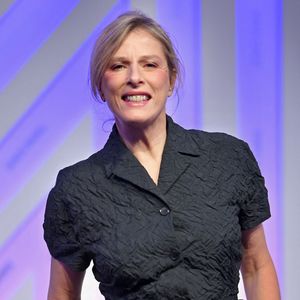 "I’m back !" (Je suis de retour), écrit la star de "La famille Bélier". "Tout va bien, et je peux de nouveau profiter de la belle sélection cinéma au festival des Arcs."

Karin Viard assiste à la deuxième journée du festival Series Mania le 16 mars 2024 à Lille, dans le nord de la France.