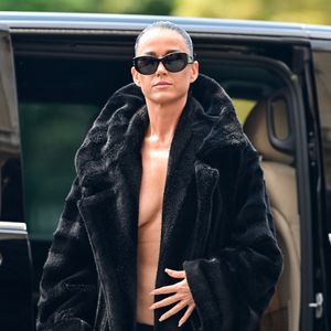 Katy Perry de retour à son hôtel après le défilé Balenciaga lors de la Fashion Week de Paris, France, le 26 juin 2024. © Pierre Perusseau/Bestimage