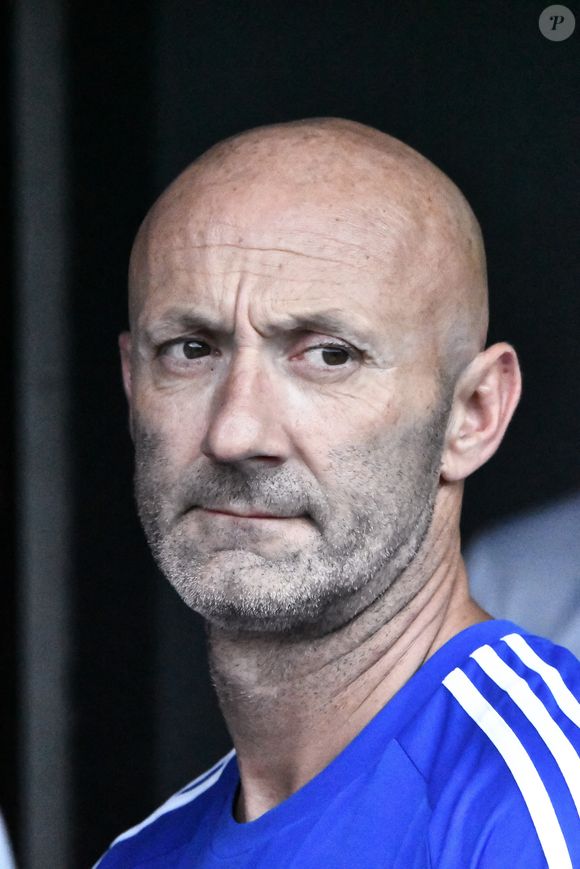 Il a raconté à nos confrères de "Var-Matin" : "Ils étaient grands, bruyants, invincibles". Puis de se souvenir qu'un soir l’un des joueurs l’a pris à part pour lui demander : "Où je peux trouver de la coke ?". 

Fabien Barthez - Les champions du monde de 98 ont défié les rugbymen du Stade toulousain lors d'une rencontre caritative pour l’association de Pascal Olmeta "Un sourire, un espoir pour la vie" sur la pelouse du stade Ernest Wallon à Toulouse, France, le 10 juillet 2017. © Agence/Bestimage