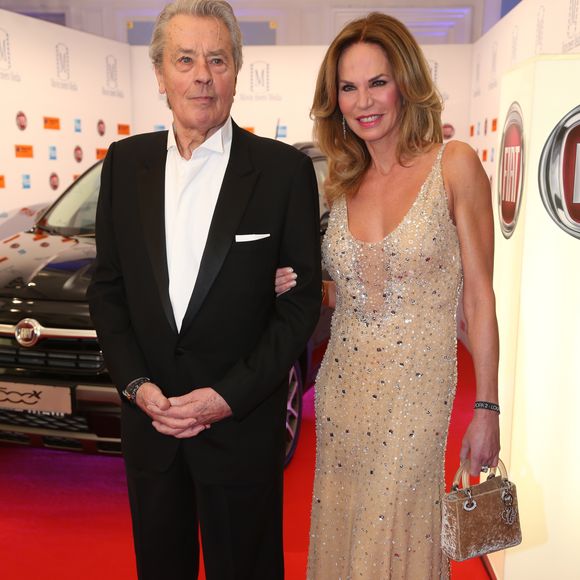 Alain Delon et Rosalie van Breemen - Soirée "Movie meets Media" à l'hôtel Atlantic Kempinski à Hambourg. le 30 novembre 2015 @Action Press / Bestimage