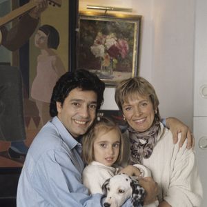 En Belgique, chez lui près de Liège, rendez-vous avec Frédéric FRANÇOIS, sa femme Monique, leur fille Victoria et leur chien. Le 13 avril 1995
© Bruno Schneider via Bestimage