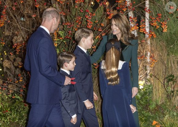 Le prince William (Le prince William, prince de Galles), le prince de Galles, Catherine, princesse de Galles (Catherine "Kate" Middleton, princesse de Galles), le prince George (Le prince George de Galles), le prince Louis (Le prince Louis de Galles) et la princesse Charlotte (La princesse Charlotte de Galles) assistent à la cérémonie de chants "Together At Christmas" à l'abbaye de Westminster. Photo par Backgrid UK/ Bestimage