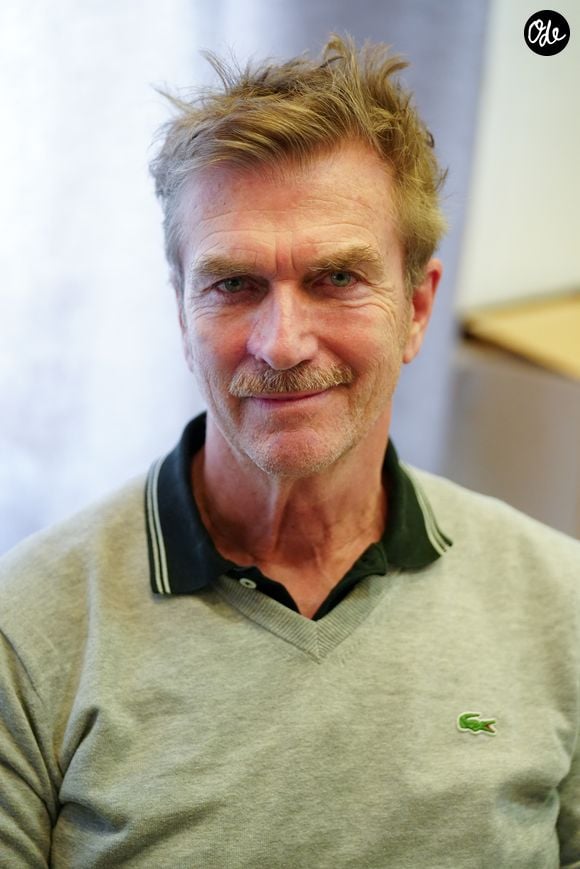 Avant de se tourner vers les plateaux de tournage, l'acteur envisageait une carrière médicale. 

Exclusif - Philippe Caroit - 3ème édition du Festi’Aubagne, festival populaire de rencontres avec les comédiens et professionnels du petit et grand écran et de la scène, à l'Espace des Libertés à Aubagne le 29 mars 2025. © Anne-Sophie Guebey / Bestimage