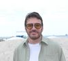 Il y a trouvé un cadre de vie plus apaisant.

Samuel Le Bihan - Le 9ème Prix du "Cinéma Positif" a été décerné à M. Hazanavicius pour son film d'animation "La Plus Précieuse des Marchandises", sur la plage du Gray d'Albion lors du 77ème Festival International du Film de Cannes, le 24 mai 2024. © Rachid Bellak/Bestimage
