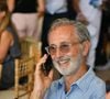 Avec le recul, il reconnaît que son insécurité avait rendu leur relation difficile et estime qu’elle a bien fait de partir.

Thierry Lhermitte dans l’espace VIP “le Pavillon Eiffel,” lors de la 12ème édition Longines Paris Eiffel Jumping au pied de la Tour Eiffel sur le Champ-de-Mars à Paris, France le 21 juin 2026 © Perusseau / Veeren / Bestimage
