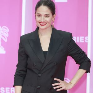 Alors que sa sœur cadette, Vega, âgée de 15 ans, commence déjà à fouler les planches de théâtre, Dune a intégré une école de marketing et de mode...

Marie Gillain 
La 8ème édition du festival CANNESERIES à Cannes
samedi 26 avril 2025. © Christophe Aubert via Bestimage