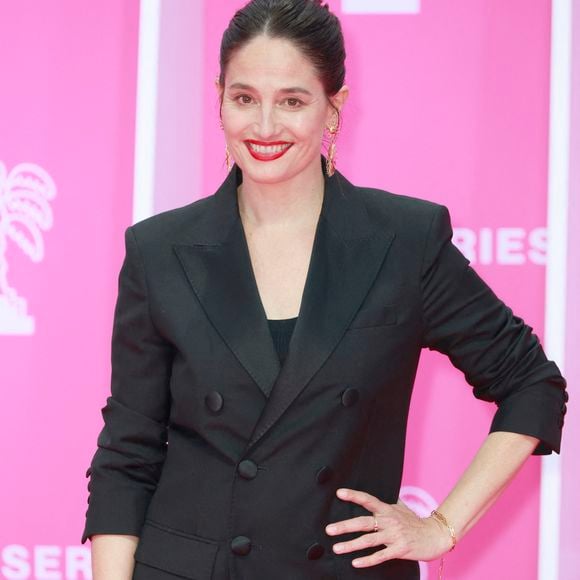 Alors que sa sœur cadette, Vega, âgée de 15 ans, commence déjà à fouler les planches de théâtre, Dune a intégré une école de marketing et de mode...

Marie Gillain 
La 8ème édition du festival CANNESERIES à Cannes
samedi 26 avril 2025. © Christophe Aubert via Bestimage