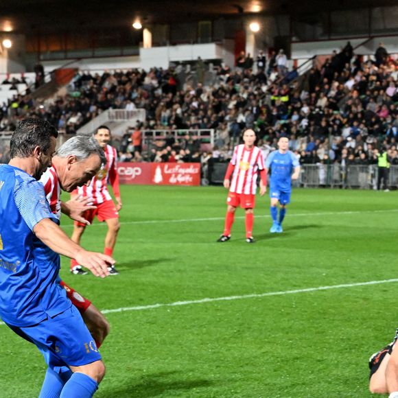Ludovic Giuly durant la première édition du « match des légendes » opposant l'équipe des Légendes, les anciens de Cannes, à l'équipe des Etoiles avec pour capitaine Didier Deschamps, au stade Pierre de Coubertin à Cannes, le 30 octobre 2025. Les Légendes cannoises, coachées par Luis Fernandez et supportées par Zinedine Zidane qui portait les couleurs cannoises, mais qui n'a pas joué, ont remporté le match 3 à 2. Tous les bénéfices de la soirée seront reversés aux associations les Etoiles de l'Espoir, à l'association Adrien et à l'association Clin d'Oeil, qui oeuvrent pour les plus démunis et la jeunesse. © Bruno Bebert / Dominique Jacovides / Bestimage