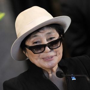 Yoko Ono est à l'origine d'une anecdote très drôle ! 

Yoko Ono a l'Empire State Building a New York.