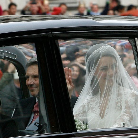 Archive - Catherine (Kate) Middleton, princesse de Galles et son père Michael Middleton, lors de son mariage avec William en 2011
©Backgrid USA / Bestimage