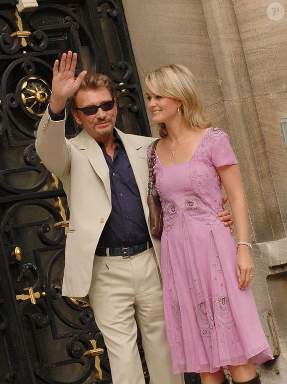 Archives - Johnny Hallyday et sa femme Laeticia en 2005 à Paris - Mariage de Mimie Mathy et Benoist Gérard à Paris