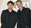 Depuis, il s'investit pleinement dans son rôle de père et veille à passer le plus de temps possible avec ses deux fils adolescents.

Gil Alma avec son fils - Première du film "Le Diable s'habille en Prada (The Devil wears Prada 2)" au cinéma Le Grand Rex à Paris, le 27 avril 2026.
© Guirec Coadic/Bestimage