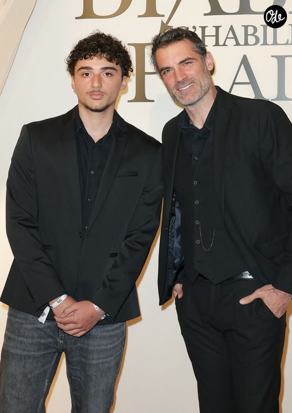 Depuis, il s'investit pleinement dans son rôle de père et veille à passer le plus de temps possible avec ses deux fils adolescents.

Gil Alma avec son fils - Première du film "Le Diable s'habille en Prada (The Devil wears Prada 2)" au cinéma Le Grand Rex à Paris, le 27 avril 2026.
© Guirec Coadic/Bestimage