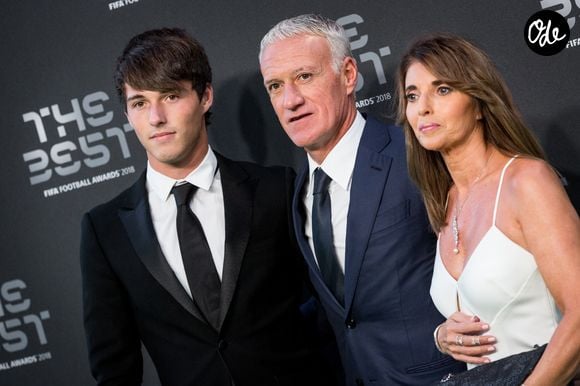 Le fils de Didier Deschamps s'y adonne à une activité nautique qui le propulse littéralement au-dessus des eaux.

Didier Deschamps, sa femme Claude et leur fils Dylan - Les célébrités arrivent à la cérémonie des Trophées Fifa 2018 au Royal Festival Hall à Londres, Royaume Uni, le 25 septembre 2018. © Cyril Moreau/Bestimage