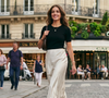 La jupe en satin revient en force, modernisée dans des versions fluides et épurées.
Elle s’intègre désormais au jour, twistée avec blazer masculin ou maille oversize.

Tendance mode 2026