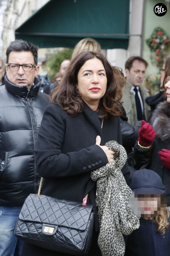 Elsa Wolinski et sa fille Bianca - Obsèques de Georges Wolinski au crématorium du Père Lachaise à Paris. Le 15 janvier 2015.  AGENCE / BESTIMAGE
