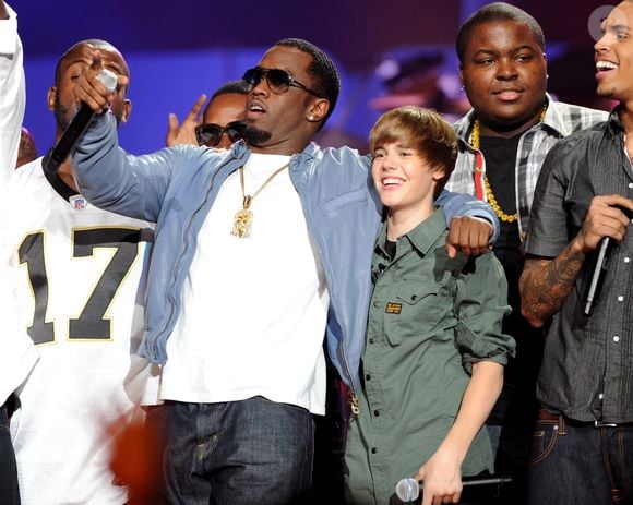 Ce dernier a simplement confié ne plus se sentir en mesure de "servir efficacement".

Sean "Diddy" Combs à Miami en compagnie de Justin Bieber, Sean Kingston et Chris Brown le 5 février  2010. © Backgrid USA / Bestimage