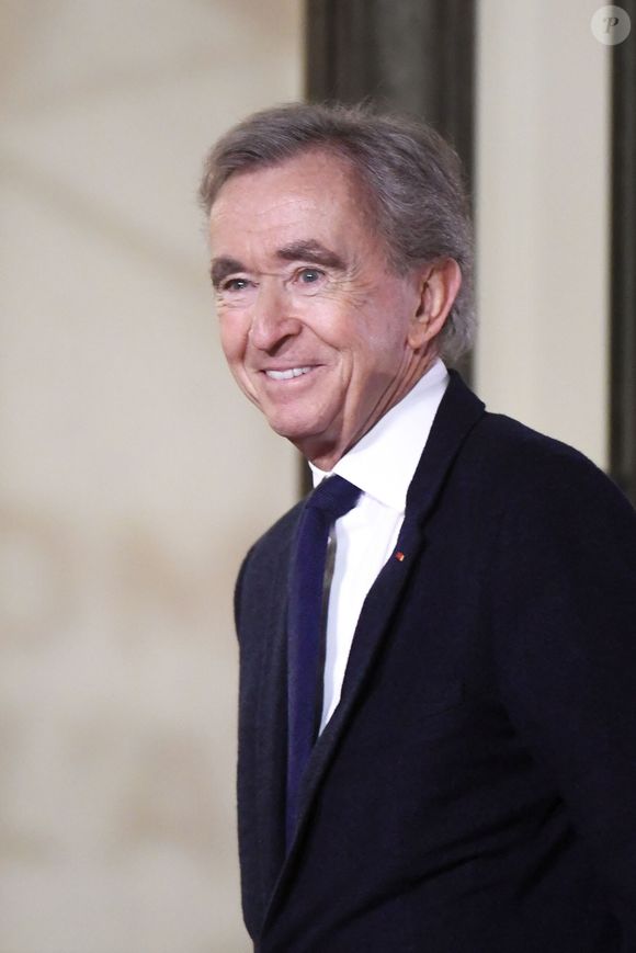 L'occasion d'ailleurs de révéler ce qu'il essaye de ne jamais faire, en tant que mécène et qui lui a, semble-t-il, porter chance.
Bernard Arnault, Pdg de LVMH au palais de l'Elysée pour un dîner de travail lors du sommet pour l'action sur l'intelligence artificielle à Paris le 10 février 2025.
© Lionel Urman / PsnewZ / Bestimage