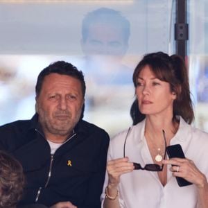 Arthur (Essebag) et sa femme Mareva Galanter - Célébrités dans les tribunes de la finale homme des Internationaux de France de tennis de Roland Garros 2024 à Paris le 9 juin 2024. © Jacovides-Moreau/Bestimage