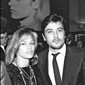 Nathalie et Alain Delon liés malgré la séparation 

Nathalie et Alain Delon à la première de leur film "Le Samouraï" à Paris. ©Bestimage