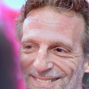 Mathieu Kassovitz sur le tapis rose du 8ème Festival International de Cannes le 26 avril 2025 à Cannes, France. Photo par Franck Castel/ABACAPRESS.COM