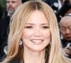 Elle est notamment une grande adepte de la kératothérapie, une discipline qui se trouve à mi-chemin entre l'esthétique et la dermatologie.

Virginie Efira - Montée des marches pour la cérémonie de clôture du 79ème Festival International du Film de Cannes, le 23 mai 2026. 

© Jacovides / Moreau / Bestimage