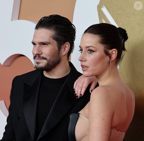 Depuis plusieurs mois, l'ex-compagne du rappeur Doums file le parfait amour avec François Civil - à qui elle a récemment donné la réplique dans "l'Amour Ouf" de Gilles Lellouche.

François Civil, Adèle Exarchopoulos - Photocall de la 50ème édition de la cérémonie des César à l'Olympia à Paris, France, le 28 février 2025 © Dominique Jacovides - Olivier Borde / Bestimage