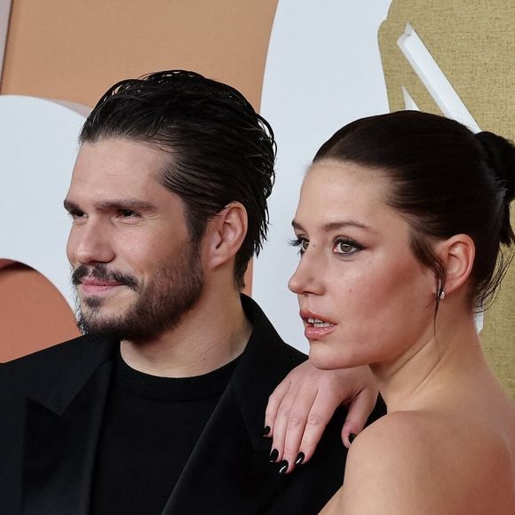 Depuis plusieurs mois, l'ex-compagne du rappeur Doums file le parfait amour avec François Civil - à qui elle a récemment donné la réplique dans "l'Amour Ouf" de Gilles Lellouche.

François Civil, Adèle Exarchopoulos - Photocall de la 50ème édition de la cérémonie des César à l'Olympia à Paris, France, le 28 février 2025 © Dominique Jacovides - Olivier Borde / Bestimage
