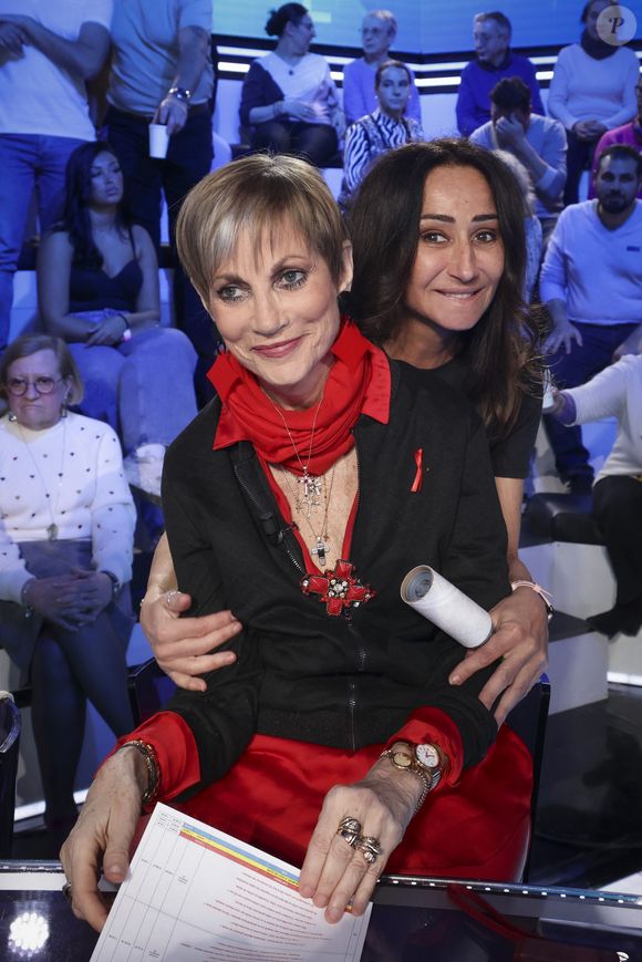 Exclusif - Isabelle Morini-Bosc, Cathy Lantuejoul, sur le plateau de l’émission « TPMP » présentée par C.Hanouna et diffusée en direct sur Youtube et sur toutes les box (SFR, FREE, Bouygues, MyCanal etc), Paris, France, le 21 mars 2025. © Jack Tribeca / Bestimage