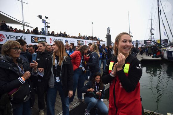Violette Dorange, 23 ans, la plus jeune navigatrice du Vendée Globe lors du départ du Vendée Globe 2024-2025, 10ème édition de la course autour du monde en solitaire et sans escale, le 10 novembre 2024 aux Sables-d'Olonne, France. Photo par Franck Castel/ABACAPRESS.COM