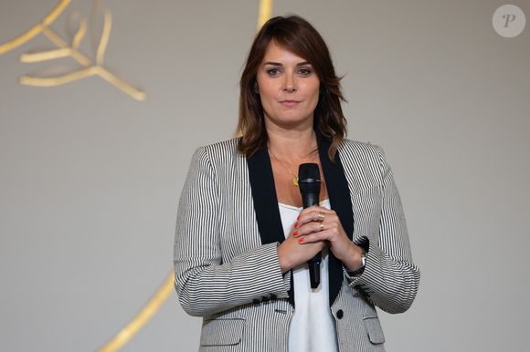 Toute l'équipe d'"Affaire conclue" lui rend hommage à travers des messages sur les réseaux sociaux.

Julie Vignali - Le Président de la République française E.Macron et la première dame B.Macron remettent les prix "Non au Harcèlement" au palais de l'Elysée à Paris. 
© Raphaël Lafargue / Pool / Bestimage