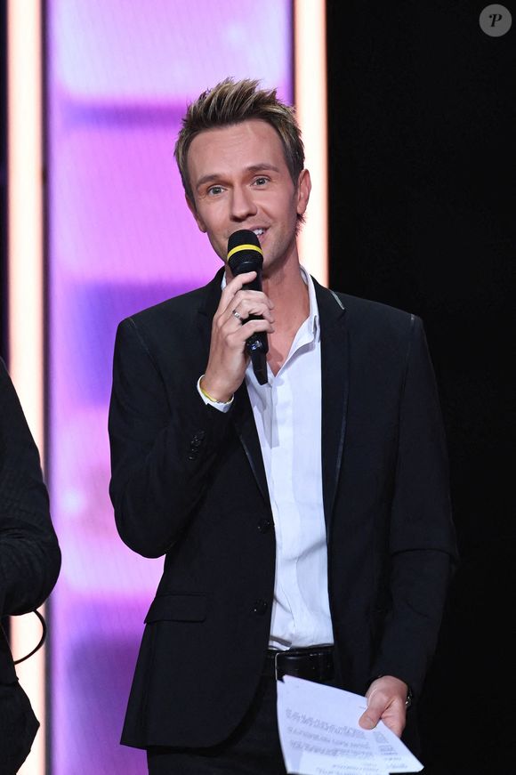 Cyril Feraud, animateur de télévision français lors du Téléthon 2023, à Saint Denis, près de Paris, France, le 8 décembre 2023. Photo par Tomas Stevens/ABACAPRESS.COM