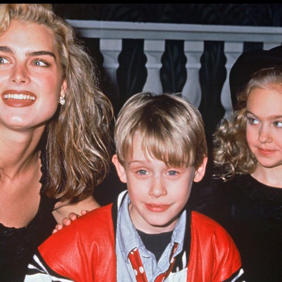 Macaulay Culkin est devenu une véritable star mondiale grâce au succès de Maman, j'ai raté l'avion (1990) puis de sa suite sortie deux ans plus tard.

Macaulay Culkin- ARCHIVES -  BROOKE SHIELDS , MACAULAY CULKIN ET BUNDY. AGENCE / BESTIMAGE