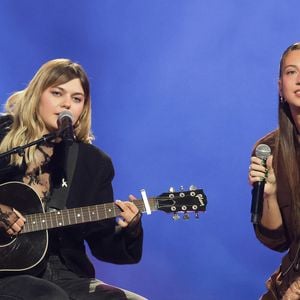 Exclusif - Louane et Styleto lors de l'enregistrement de l'émission "Nos voix pour toutes" au profit de la Fondation des femmes à l’Adidas Arena diffusée sur TMC le 25 novembre 2025, à Paris, France, le 19 novembre 2025. © Guirec-Moreau/Bestimage