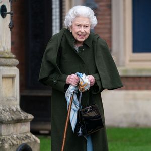 La mère de l'actuel roi Charles III est devenue la marraine de Charles O'Hagan alors qu'elle n'avait pas encore été couronnée reine d'Angleterre. 

La reine Elizabeth II quitte Sandringham House, qui est la résidence de la reine à Norfolk, après une réception avec des représentants de groupes communautaires locaux pour célébrer le début du Jubilé de platine. Le 5 février 2022. Photoshot/Panoramic/Bestimage