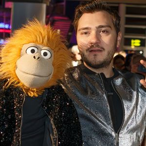 Jeff Panacloc et Jean-Marc à la première du film "Jeff Panacloc : À la poursuite de Jean-Marc" au Kinepolis de Lomme, France, le 25 novembre 2023. © Stéphane Vansteenkiste/Bestimage