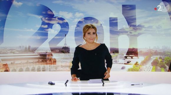 Léa Salamé présente son premier journal de 20 heures sur France 2,  le 1er septembre 2025. © Alain Guizard / Bestimage