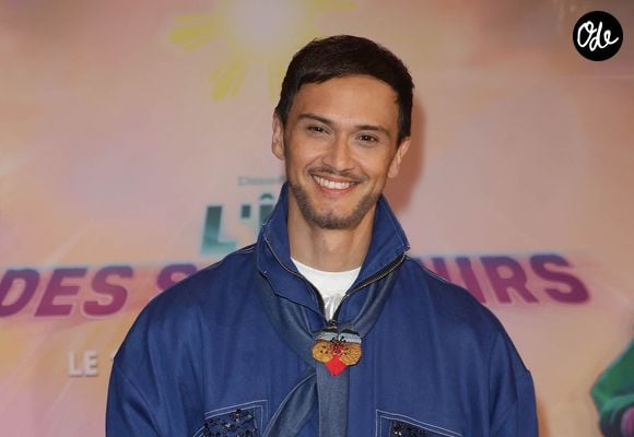 Elle se souvient de leur première rencontre sur un plateau, où il l’a invitée à danser.

Billy Crawford - Avant-première du film "L'Île des souvenirs" au Publicis Cinémas à Paris le 30 septembre 2026. © Coadic Guirec/Bestimage
