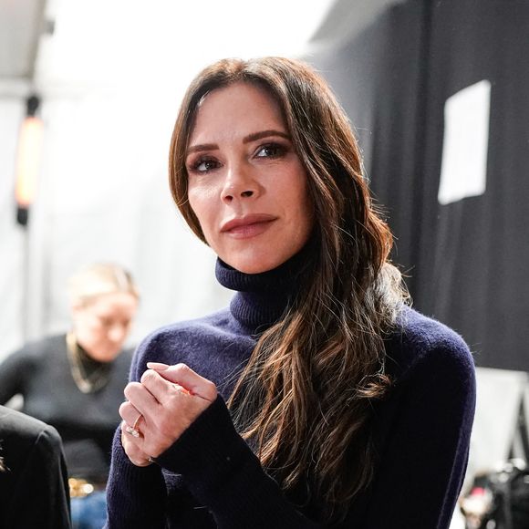 Victoria Beckham dans les backstage de son défilé de mode prêt-à-porter automne-hiver 2023/2024 au Val de Grace lors de la Fashion Week de Paris. Le 3 mars 2023