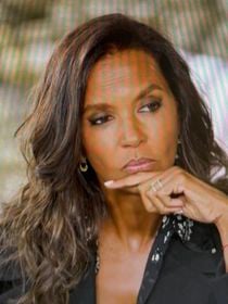 "Si je peux me permettre..." : Karine Le Marchand ne mâche pas ses mots avec un agriculteur lors du bilan de L'amour est dans le pré (SPOILER)