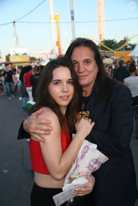 Exclusif - Francis Lalanne et sa fille Helia - Journée de la Fête Arc en Ciel pour la diversité au profit de l'association "Innocence En Danger" à la Foire du Trône à Paris le 1er juin 2019. M. Campion s'affiche avec A. Benalla, son nouveau "consultant sécurité" pour la Foire du Trône. © JLPPA/Bestimage